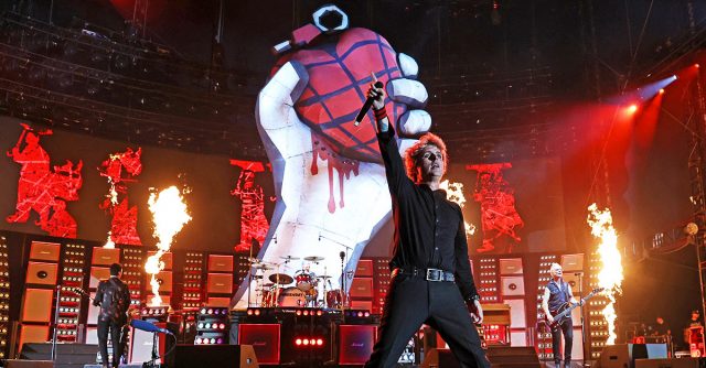 I Green Day sul palco in concerto, 2014