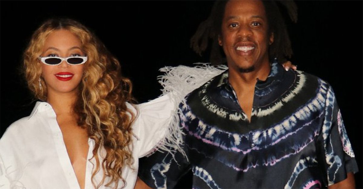 Beyoncé a Capri: la passeggiata in piazzetta con Jay-Z e il saluto in ...
