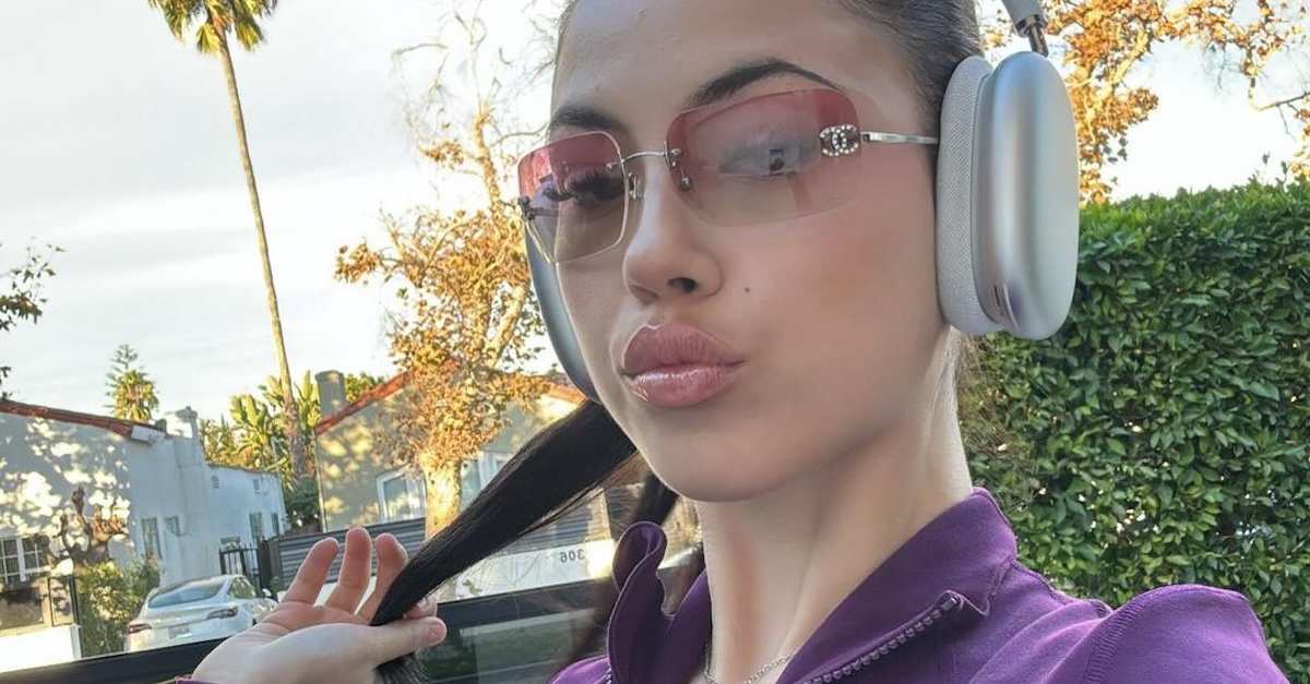 Hello Kitty, Anna: testo e significato | Radio Deejay