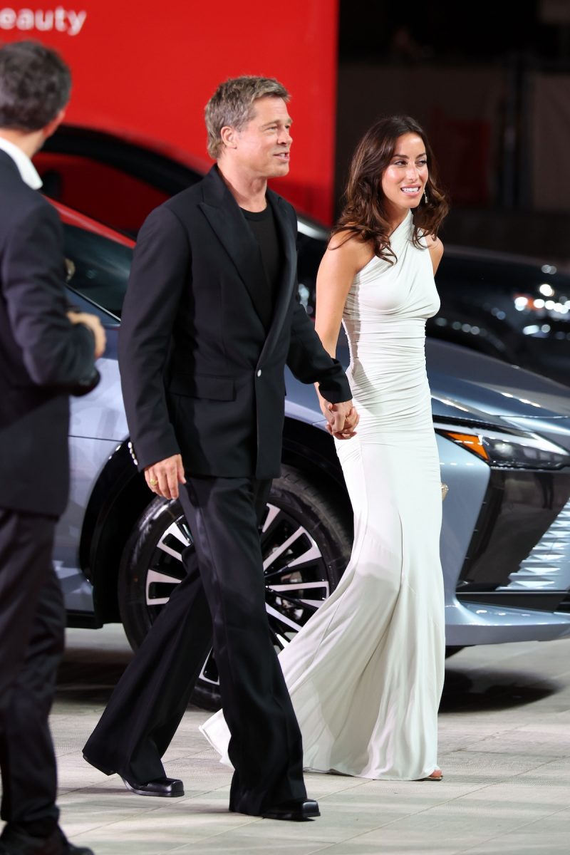 Brad Pitt e Ines de Ramon, primo red carpet a Venezia | Radio Deejay