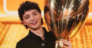 Chi è Lorenzo Salvetti, il vincitore di Amici 2026: da X Factor con Achille Lauro al talent