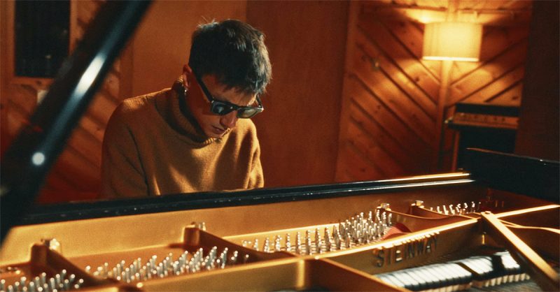 Ultimo e l’essenza del piano e voce in "Questa insensata voglia di te"