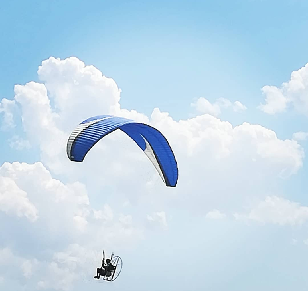 Volo Con La Testa Tra Le Nuvole
